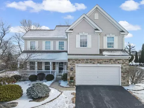 1363 Hedgerow Dr, Forks Twp, PA 18040