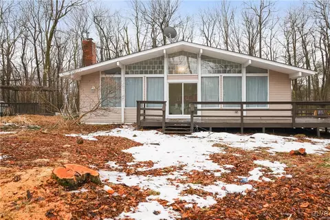 102 Orchard Ln, Coolbaugh Twp, PA 18466