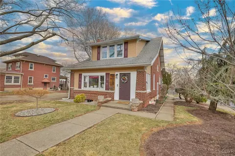 3302 N 2nd St, Hokendauqua, PA 18052