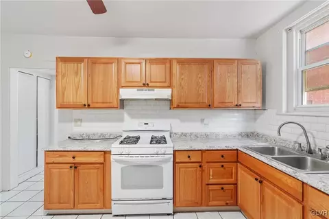 1296 E 4th St, Bethlehem, PA 18015 photo 16