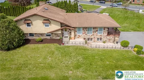 1650 Easton Rd, Hellertown, PA 18055