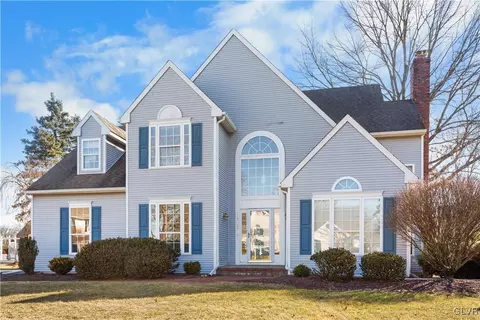 1805 Clarendon Dr, Forks Twp, PA 18040