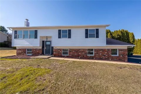 2557 Kirk St, Slatington, PA 18080