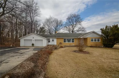 175 Moorestown Dr, Bath, PA 18014
