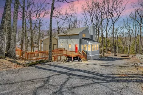 104 Durham Dr, Saw Creek, PA 18324