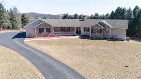 818 Fir Dr, Walnutport, PA 18088
