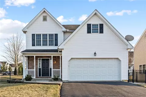1956 Beaujolais Pl, Easton, PA 18045