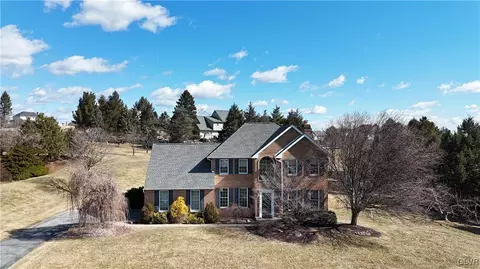 4738 Cortland Dr, Orefield, PA 18069
