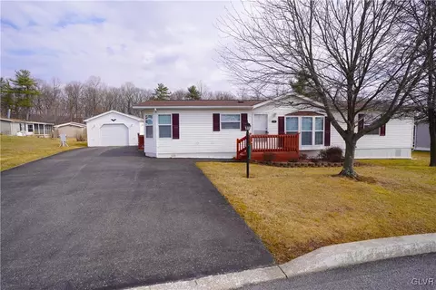 1238 Valley Forge Dr, Walnutport, PA 18088