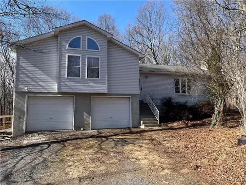 631 Wapita Dr, East Stroudsburg, PA 18302