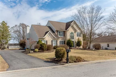6449 Eichler Cir, Coopersburg, PA 18036