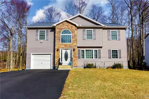 3063 Briarwood Dr, Coolbaugh Twp, PA 18466