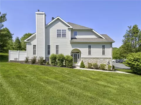 194 Stanton Ct, Williams Twp, PA 18042