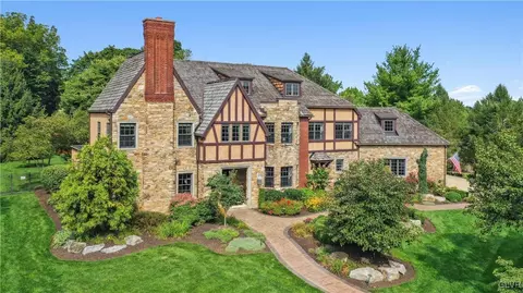 3060 Fairfield Dr, Allentown, PA 18103