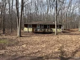 66 Lake Dr, White Haven, PA 18661