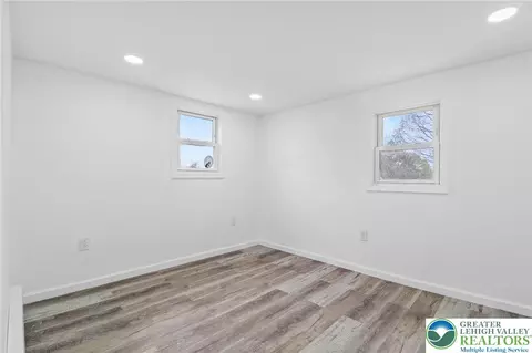 705 Spring St, Moosic, PA 18507 photo 22