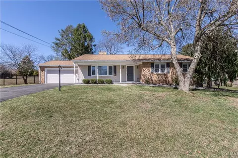 3821 Southwood Dr, Palmer Township, PA 18045