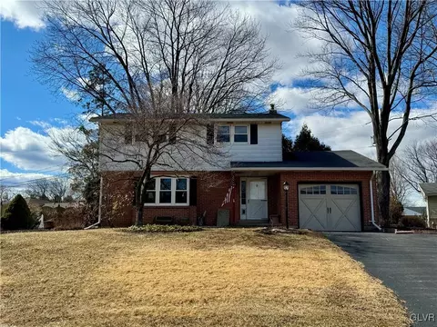 2745 Whitewood Rd, Bethlehem, PA 18017