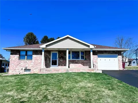 3321 Melrose Ln, Hokendauqua, PA 18052