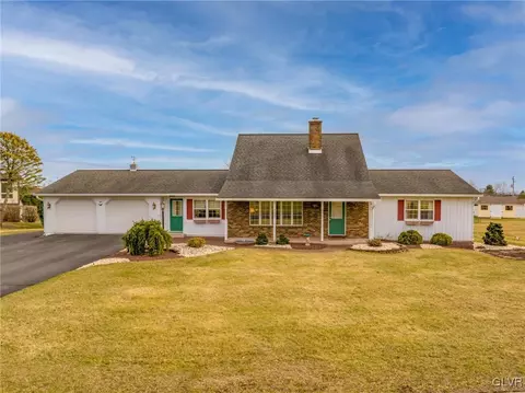 5 Kensington Cir, Northampton, PA 18067