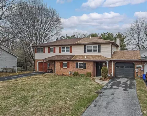 127 High Point Ln, Easton, PA 18042