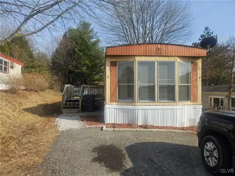 44 Apache, Lehighton, PA 18235
