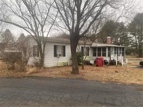 8966 Breinig Run Cir, Breinigsville, PA 18031