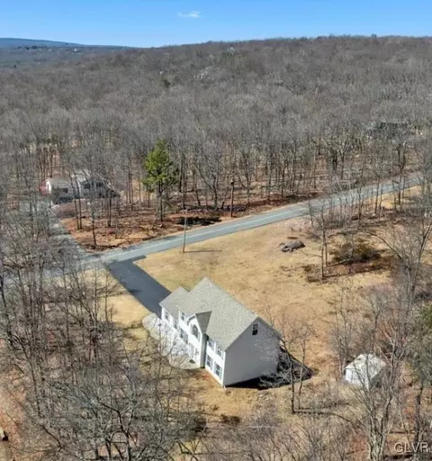 104 Valley View Dr, Effort, PA 18330