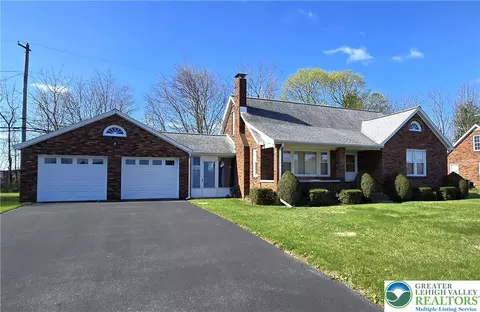 1726 Elmwood Dr, Fullerton, PA 18052