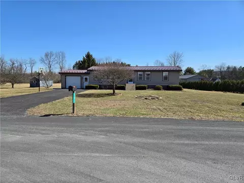 201 Bush Ln, Brodheadsville, PA 18322