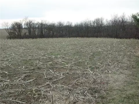 8149 Claussville Rd, Weisenberg Twp, PA 18106