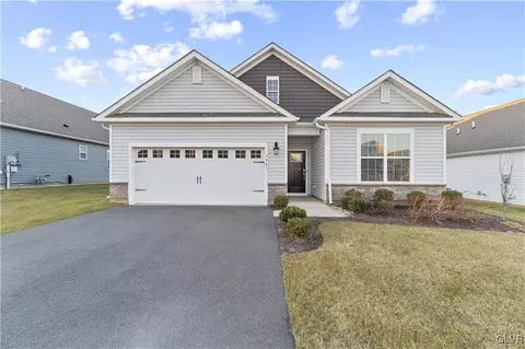 7981 Schaefer Crst, Breinigsville, PA 18031