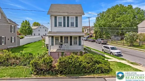 896 Front St, Fullerton, PA 18052
