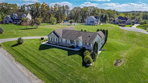 46 S Red Oak Ter, New Ringgold, PA 17960