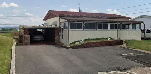 735 Circle Dr, Catasauqua, PA 18032