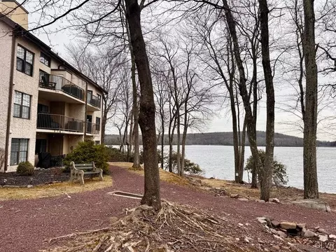 5 Midlake Dr #301, Lake Harmony, PA 18624