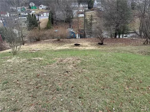 220 Entwistle St, Weatherly Boro, PA 18255
