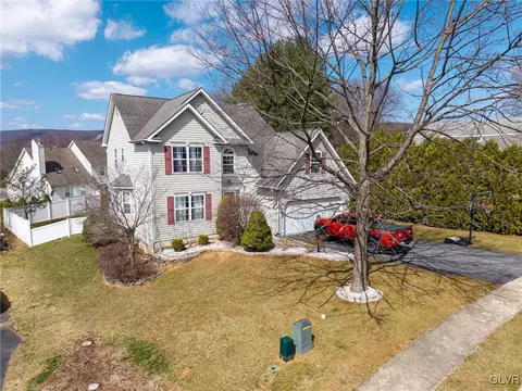 264 Oak St, Wind Gap, PA 18091
