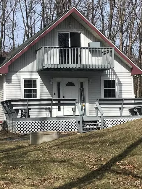 971 Lakeside Dr, Effort, PA 18330