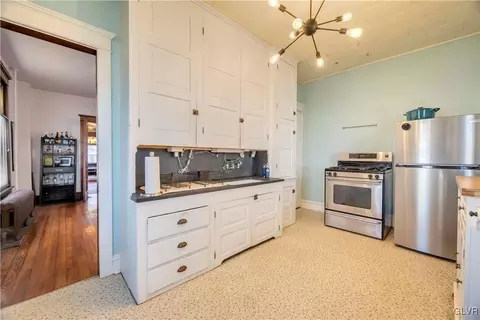 449 E North St, Bethlehem, PA 18018 photo 9
