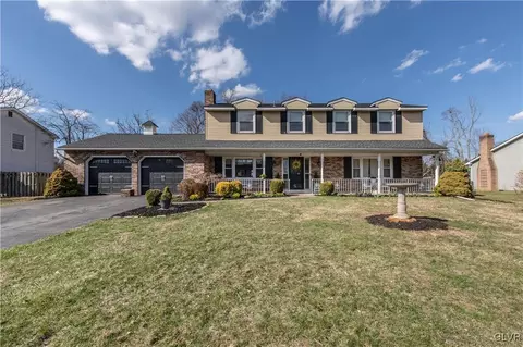 33 Alpine Dr, Palmer Township, PA 18045