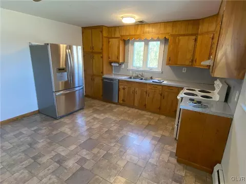 690 Dell Rd, Bath, PA 18014 photo 12