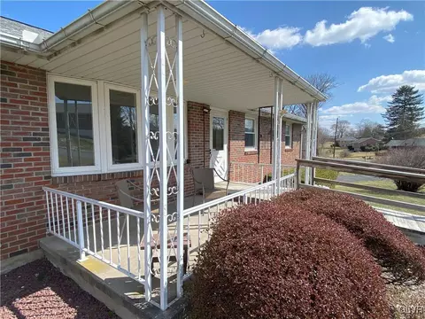690 Dell Rd, Bath, PA 18014 photo 4