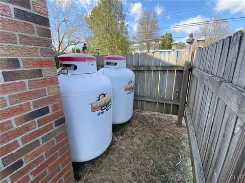 690 Dell Rd, Bath, PA 18014 photo 31