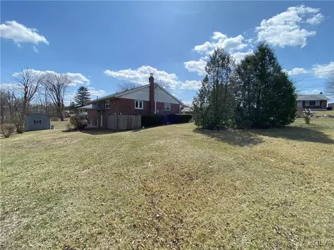 690 Dell Rd, Bath, PA 18014 photo 3