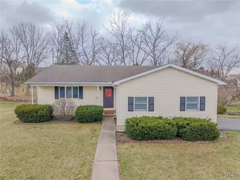 94 Birchwood Dr, Nazareth, PA 18064