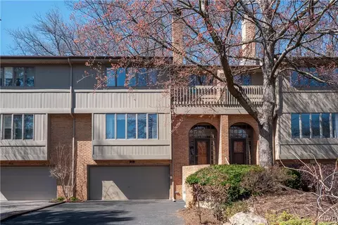 2916 Parkview Cir, Emmaus, PA 18049