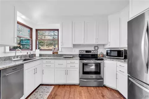 975 State Park Rd, Wind Gap, PA 18091 photo 4
