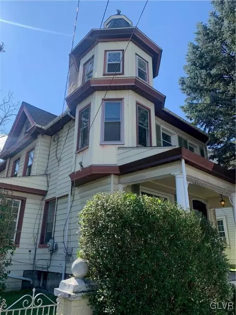 12 2nd St, Catasauqua, PA 18032