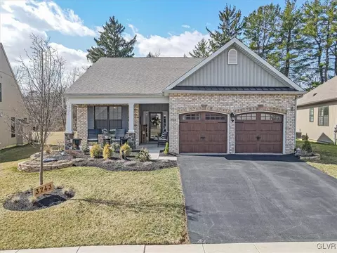 3743 Daylily Dr, Emmaus, PA 18049